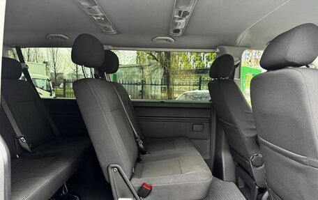 Volkswagen Caravelle T6 рестайлинг, 2018 год, 3 200 000 рублей, 11 фотография