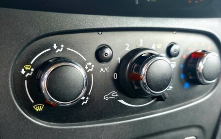 Renault Logan II, 2018 год, 690 000 рублей, 16 фотография