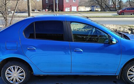 Renault Logan II, 2015 год, 900 000 рублей, 3 фотография