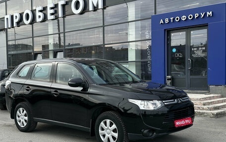 Mitsubishi Outlander III рестайлинг 3, 2013 год, 1 399 000 рублей, 1 фотография