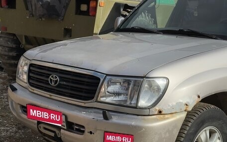 Toyota Land Cruiser 100 рестайлинг 2, 2001 год, 1 200 000 рублей, 1 фотография