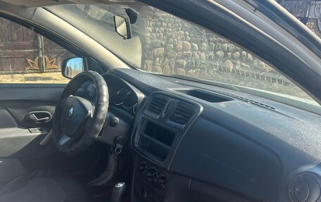 Renault Logan II, 2017 год, 230 000 рублей, 20 фотография