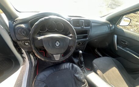 Renault Logan II, 2017 год, 230 000 рублей, 15 фотография