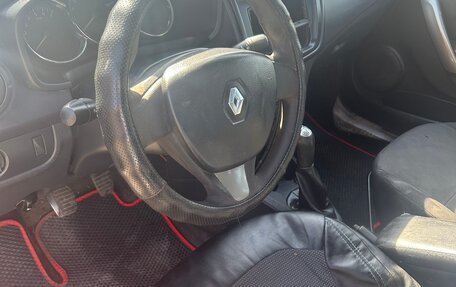 Renault Logan II, 2017 год, 230 000 рублей, 17 фотография