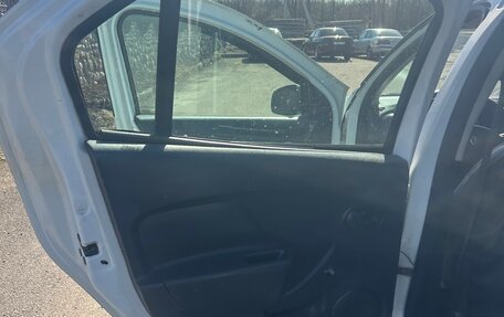 Renault Logan II, 2017 год, 230 000 рублей, 22 фотография