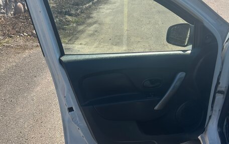 Renault Logan II, 2017 год, 230 000 рублей, 21 фотография