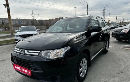 Mitsubishi Outlander III рестайлинг 3, 2013 год, 1 399 000 рублей, 3 фотография
