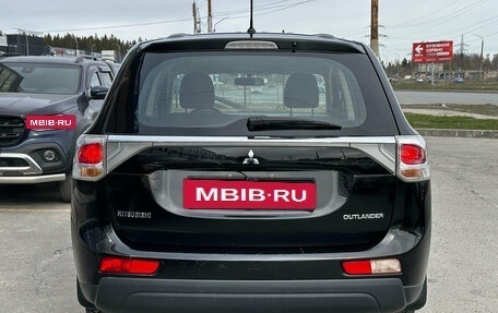 Mitsubishi Outlander III рестайлинг 3, 2013 год, 1 399 000 рублей, 8 фотография