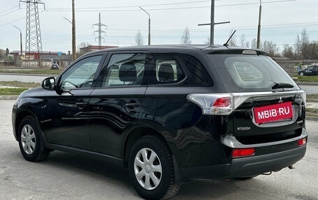 Mitsubishi Outlander III рестайлинг 3, 2013 год, 1 399 000 рублей, 9 фотография