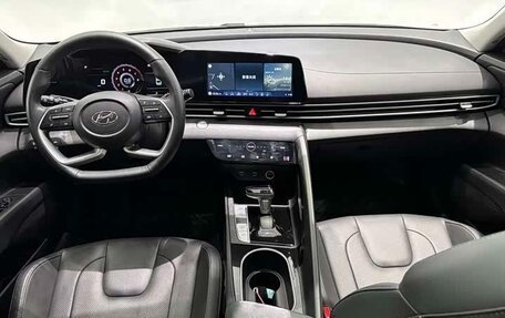 Hyundai Elantra, 2022 год, 1 780 000 рублей, 7 фотография