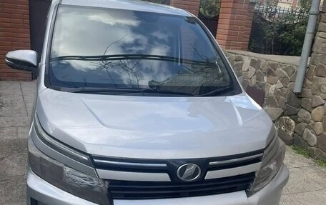 Toyota Voxy III, 2016 год, 1 450 000 рублей, 1 фотография