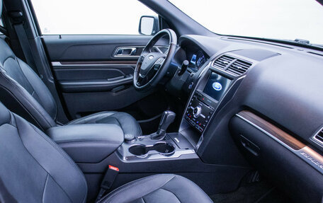 Ford Explorer VI, 2018 год, 3 195 000 рублей, 9 фотография