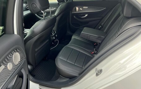 Mercedes-Benz E-Класс, 2022 год, 5 500 000 рублей, 16 фотография