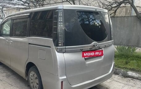 Toyota Voxy III, 2016 год, 1 450 000 рублей, 7 фотография