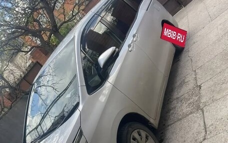 Toyota Voxy III, 2016 год, 1 450 000 рублей, 2 фотография