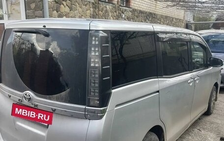 Toyota Voxy III, 2016 год, 1 450 000 рублей, 9 фотография