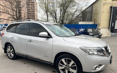 Nissan Pathfinder, 2015 год, 1 925 000 рублей, 31 фотография
