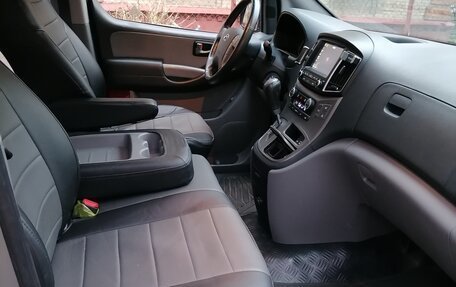 Hyundai Grand Starex Grand Starex I рестайлинг 2, 2017 год, 2 800 000 рублей, 12 фотография