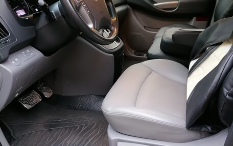 Hyundai Grand Starex Grand Starex I рестайлинг 2, 2017 год, 2 800 000 рублей, 15 фотография