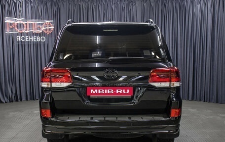 Toyota Land Cruiser 200, 2020 год, 10 498 000 рублей, 6 фотография