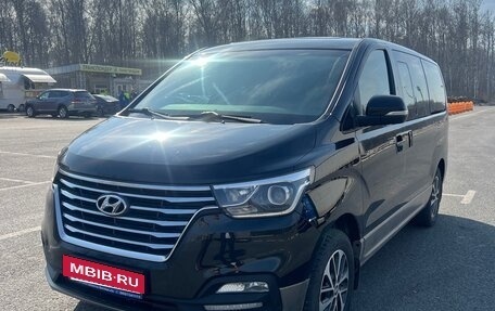 Hyundai Grand Starex Grand Starex I рестайлинг 2, 2019 год, 3 585 000 рублей, 2 фотография