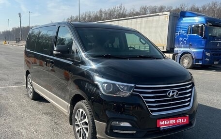 Hyundai Grand Starex Grand Starex I рестайлинг 2, 2019 год, 3 585 000 рублей, 9 фотография