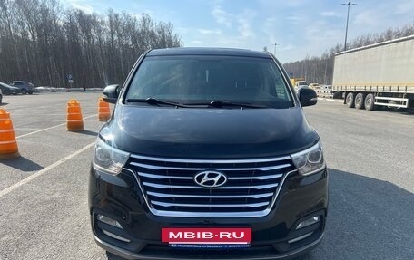 Hyundai Grand Starex Grand Starex I рестайлинг 2, 2019 год, 3 585 000 рублей, 10 фотография