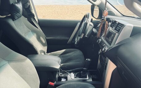 Toyota Land Cruiser Prado 150 рестайлинг 2, 2012 год, 2 990 000 рублей, 6 фотография