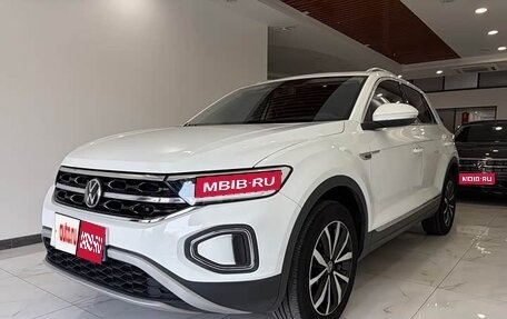 Volkswagen T-Roc I, 2023 год, 1 835 000 рублей, 1 фотография