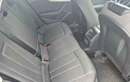 Audi A4, 2018 год, 2 300 000 рублей, 10 фотография