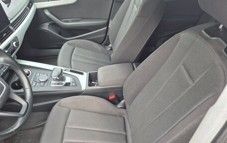 Audi A4, 2018 год, 2 300 000 рублей, 11 фотография