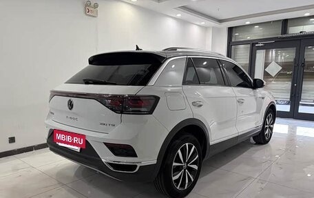 Volkswagen T-Roc I, 2023 год, 1 835 000 рублей, 2 фотография