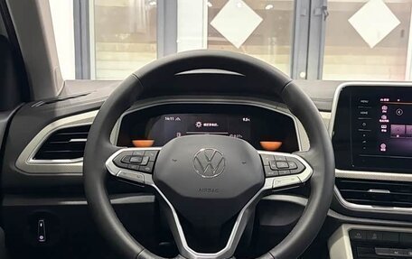 Volkswagen T-Roc I, 2023 год, 1 835 000 рублей, 9 фотография