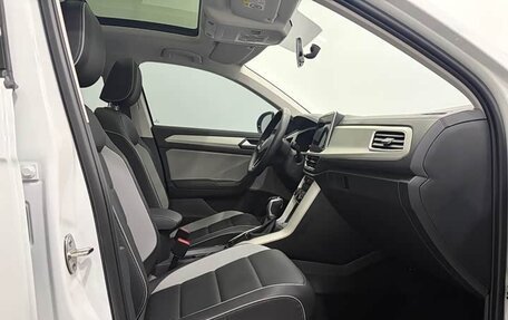 Volkswagen T-Roc I, 2023 год, 1 835 000 рублей, 13 фотография