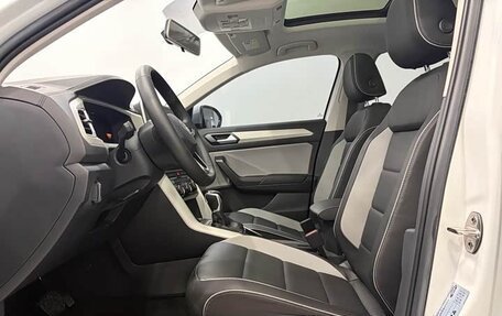 Volkswagen T-Roc I, 2023 год, 1 835 000 рублей, 11 фотография