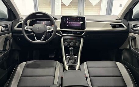 Volkswagen T-Roc I, 2023 год, 1 835 000 рублей, 6 фотография