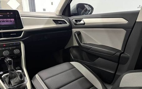 Volkswagen T-Roc I, 2023 год, 1 835 000 рублей, 12 фотография