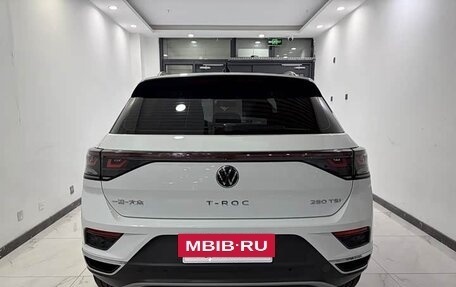 Volkswagen T-Roc I, 2023 год, 1 835 000 рублей, 16 фотография