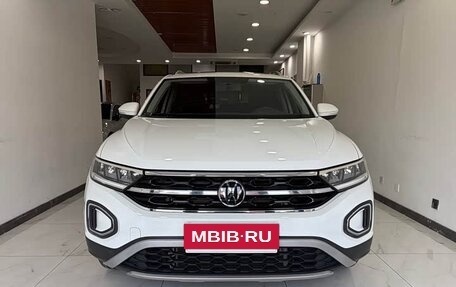 Volkswagen T-Roc I, 2023 год, 1 835 000 рублей, 17 фотография