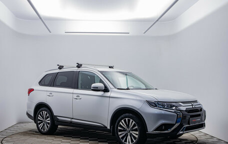 Mitsubishi Outlander III рестайлинг 3, 2021 год, 2 290 000 рублей, 3 фотография