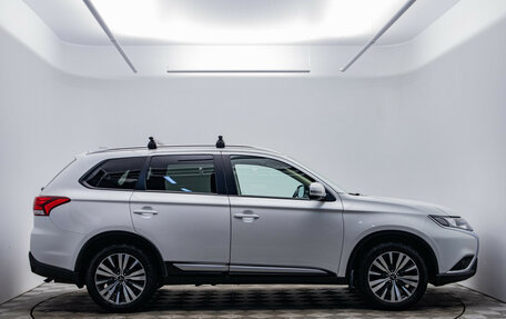 Mitsubishi Outlander III рестайлинг 3, 2021 год, 2 290 000 рублей, 4 фотография