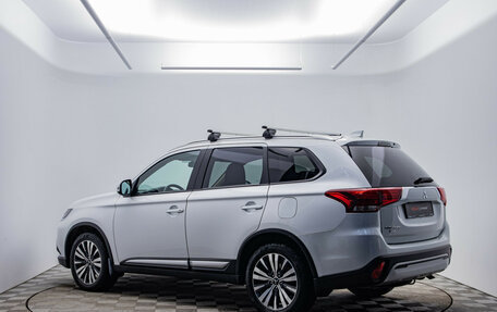 Mitsubishi Outlander III рестайлинг 3, 2021 год, 2 290 000 рублей, 7 фотография