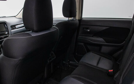 Mitsubishi Outlander III рестайлинг 3, 2021 год, 2 290 000 рублей, 11 фотография