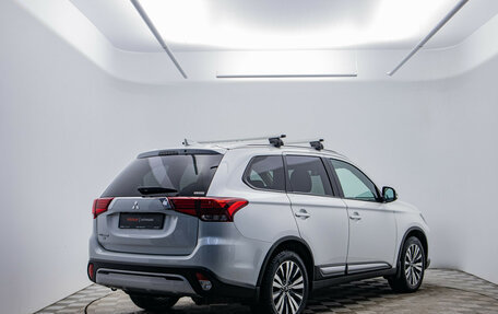 Mitsubishi Outlander III рестайлинг 3, 2021 год, 2 290 000 рублей, 5 фотография