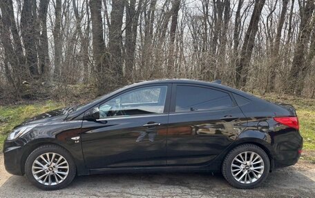 Hyundai Solaris II рестайлинг, 2013 год, 850 000 рублей, 3 фотография