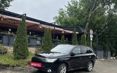 Mitsubishi Outlander III рестайлинг 3, 2013 год, 1 700 000 рублей, 2 фотография