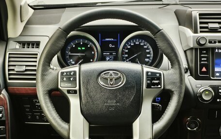 Toyota Land Cruiser Prado 150 рестайлинг 2, 2016 год, 3 924 000 рублей, 21 фотография