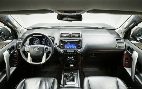 Toyota Land Cruiser Prado 150 рестайлинг 2, 2016 год, 3 924 000 рублей, 17 фотография