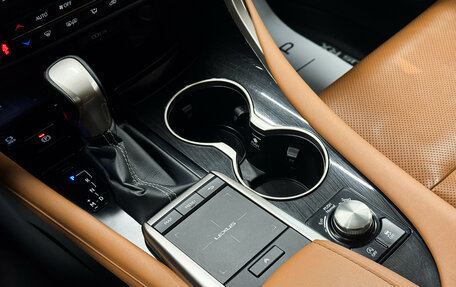 Lexus RX IV рестайлинг, 2021 год, 5 200 000 рублей, 12 фотография