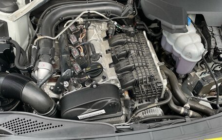 Audi A4, 2018 год, 2 300 000 рублей, 13 фотография